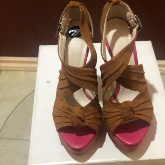 New Suede Leather heels - Picture 9 of 11